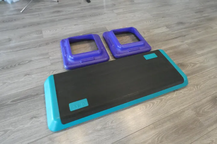 the Step-Aerobic-Board mit 2x Erhöhungen, türkis/lila
